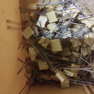 condensateur LCC 3.9 nf...