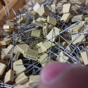 condensateur 3.3 nf  63v  5.08