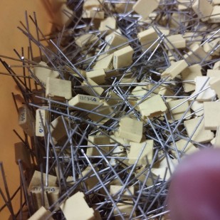 condensateur 5.6 nf 63v 5.08