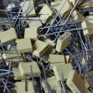 condensateur 8.2nf 63v 5.08